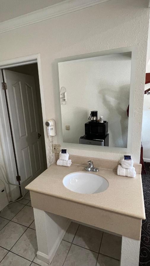 Americas Best Value Inn Χάνφορντ Εξωτερικό φωτογραφία