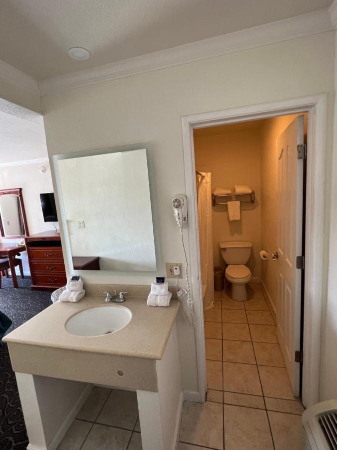 Americas Best Value Inn Χάνφορντ Εξωτερικό φωτογραφία
