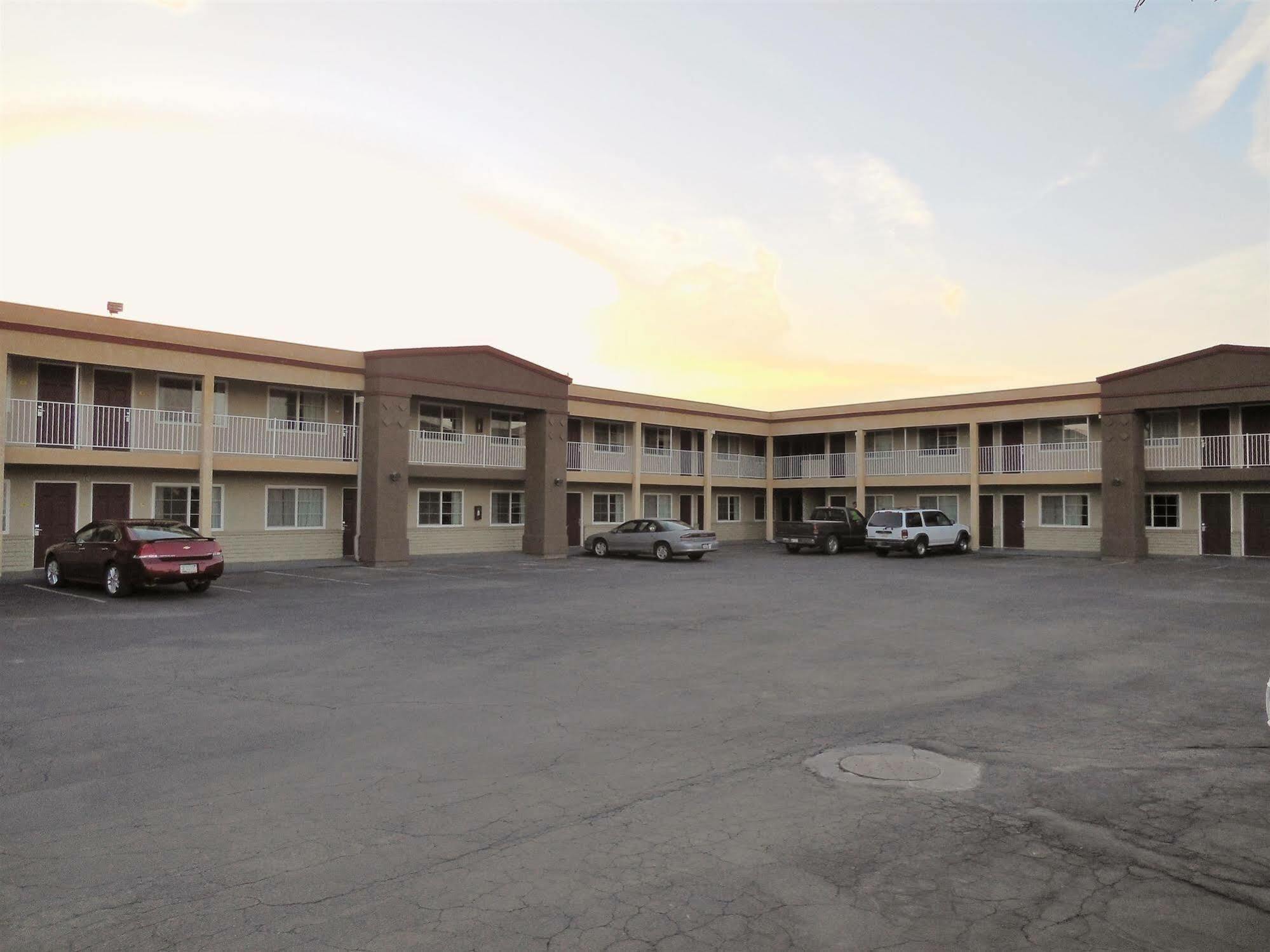 Americas Best Value Inn Χάνφορντ Εξωτερικό φωτογραφία